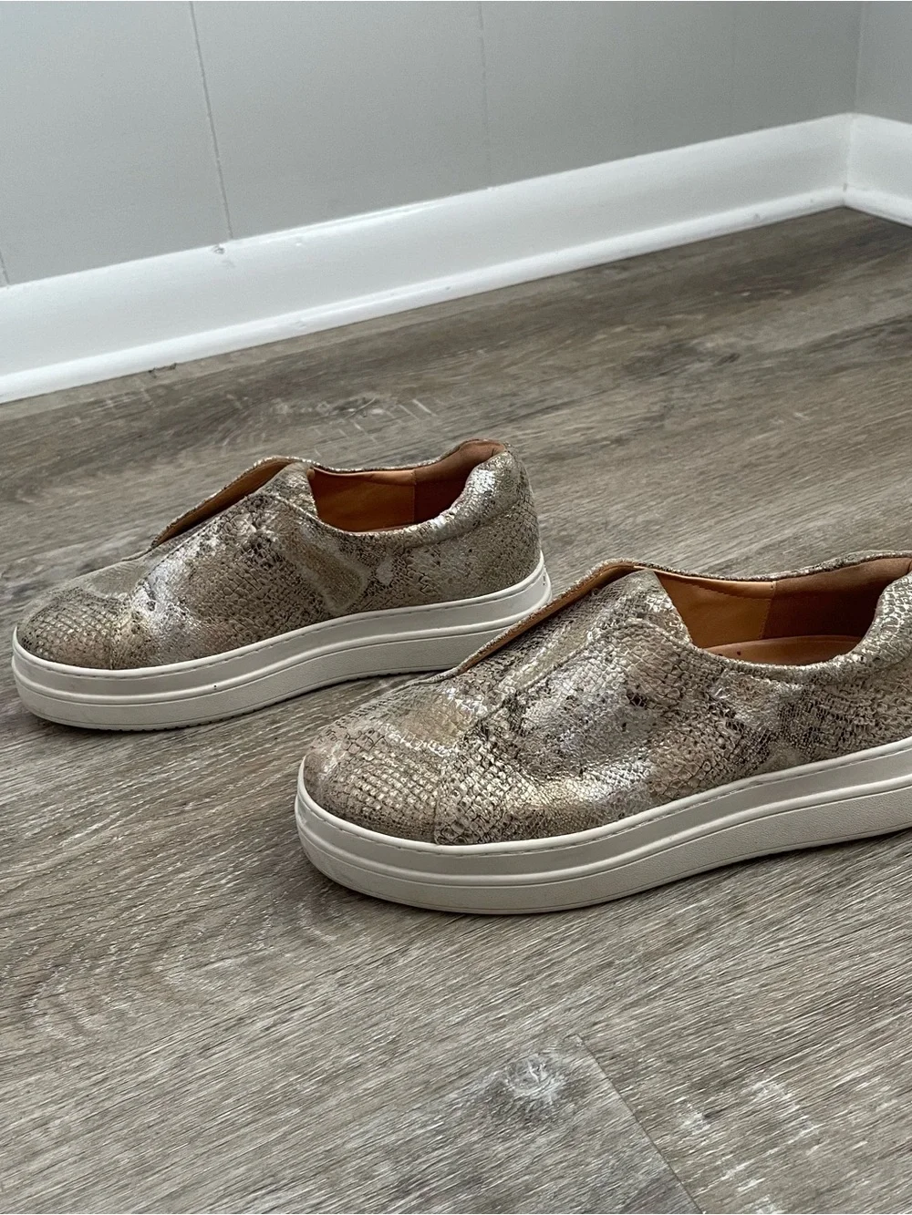 J/Slides NYC Metallic Snake Print Platform Sneakers Women’s Size 7.5 Slip-On